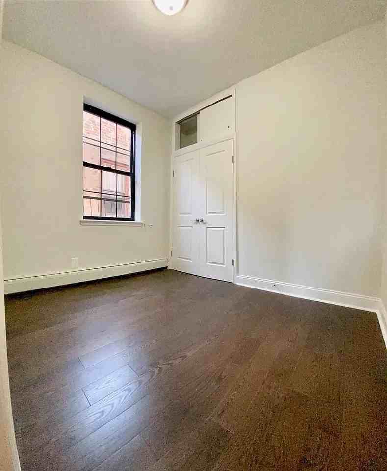 341 Lincoln Rd - Photo 2 of 9