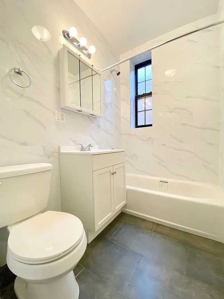 341 Lincoln Rd - Photo 3 of 9