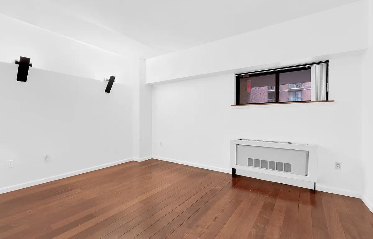 350 Albany St - Photo 3 of 5