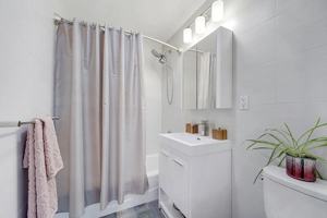 featured image of 2734 27th St #1B