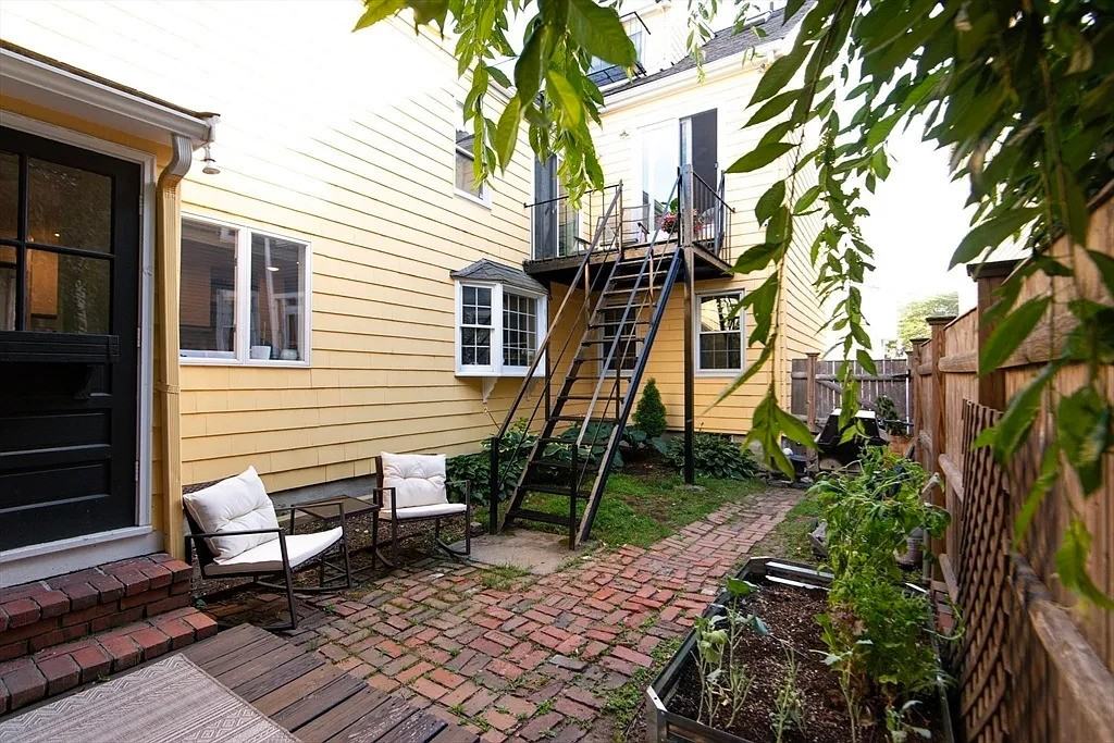 2 Seminary St #2 - Photo 4 of 12