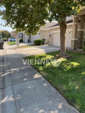7956 Robinson Dr - Photo 3 of 17