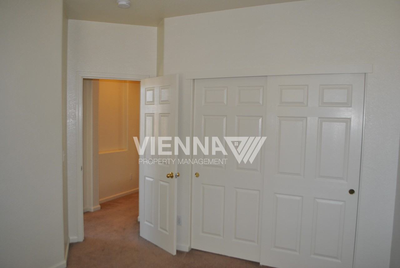 7956 Robinson Dr - Photo 6 of 17