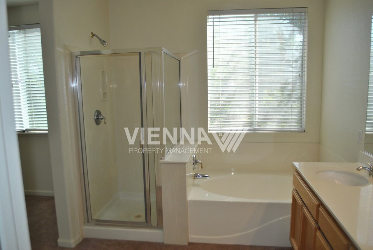 7956 Robinson Dr - Photo 7 of 17