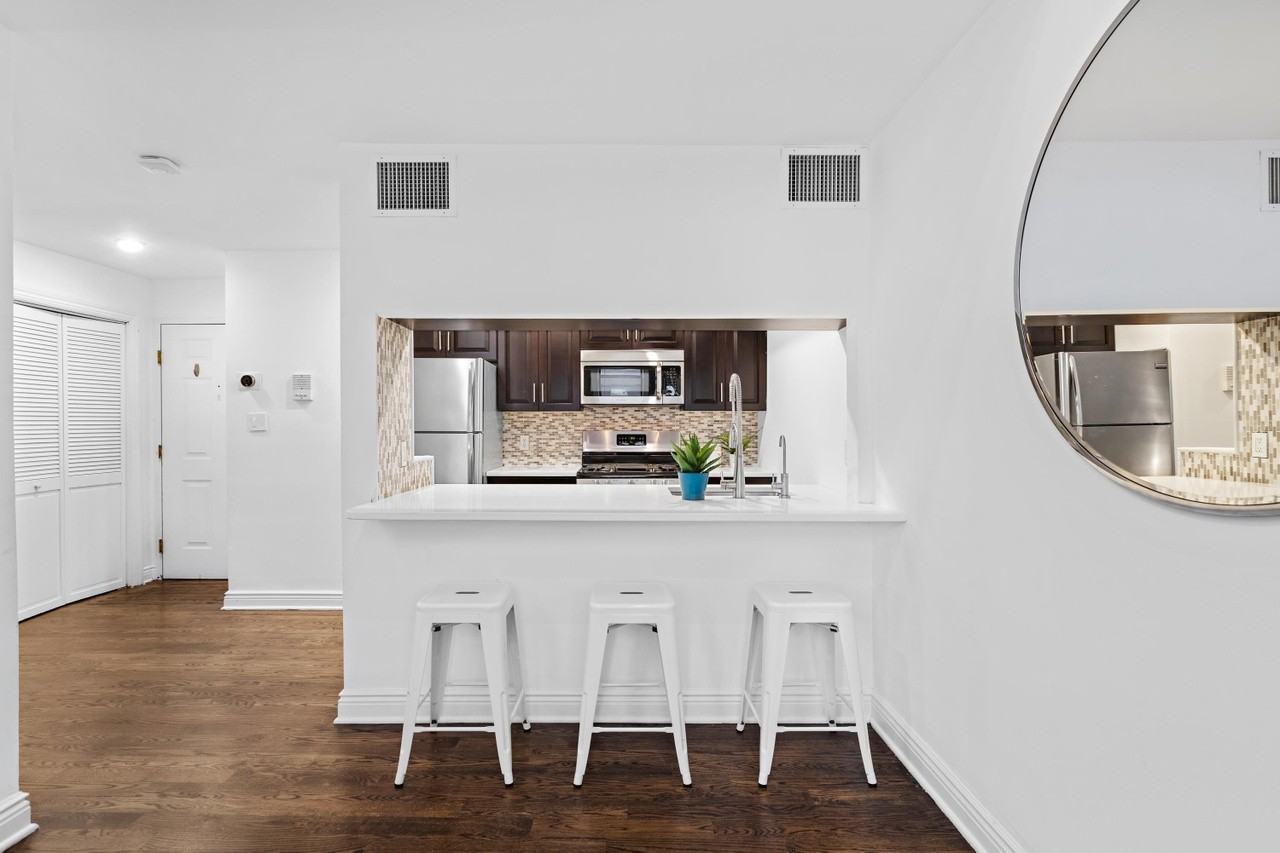 818 Jefferson St #1B - Photo 6 of 11