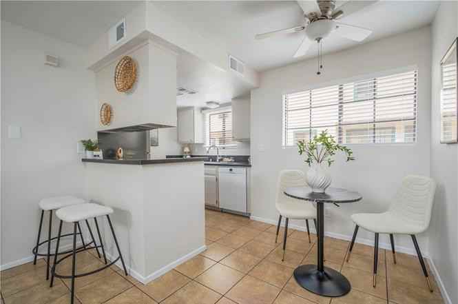 170 N Sierra Bonita Ave #3 - Photo 5 of 11
