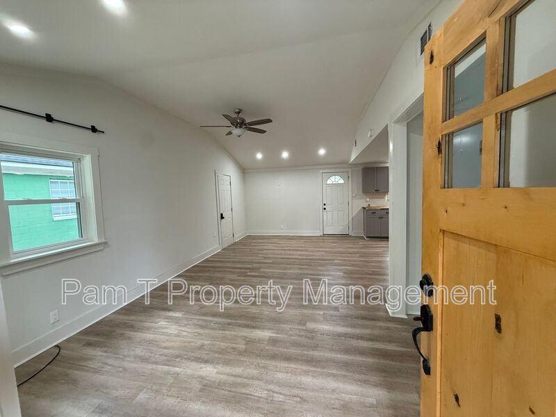 1930 Upson St - Photo 3 of 15