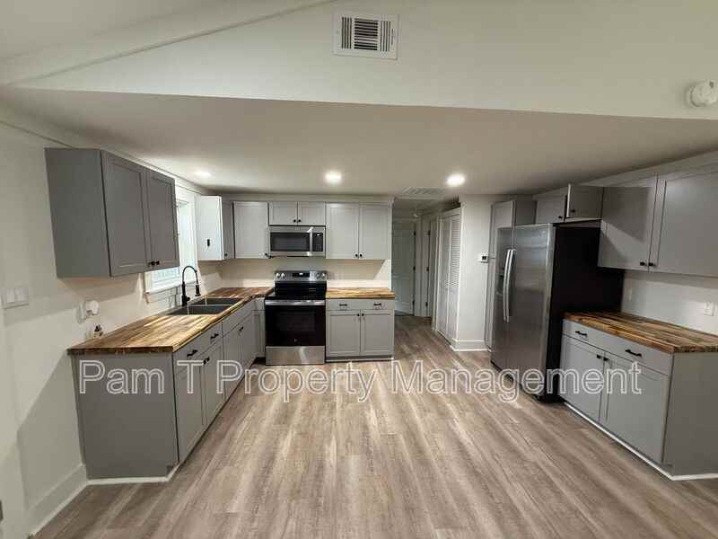1930 Upson St - Photo 4 of 15