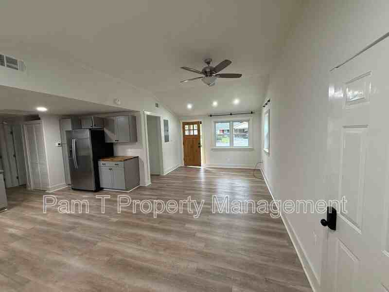 1930 Upson St - Photo 5 of 15