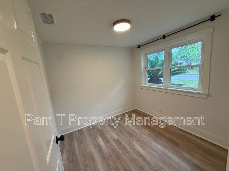 1930 Upson St - Photo 6 of 15