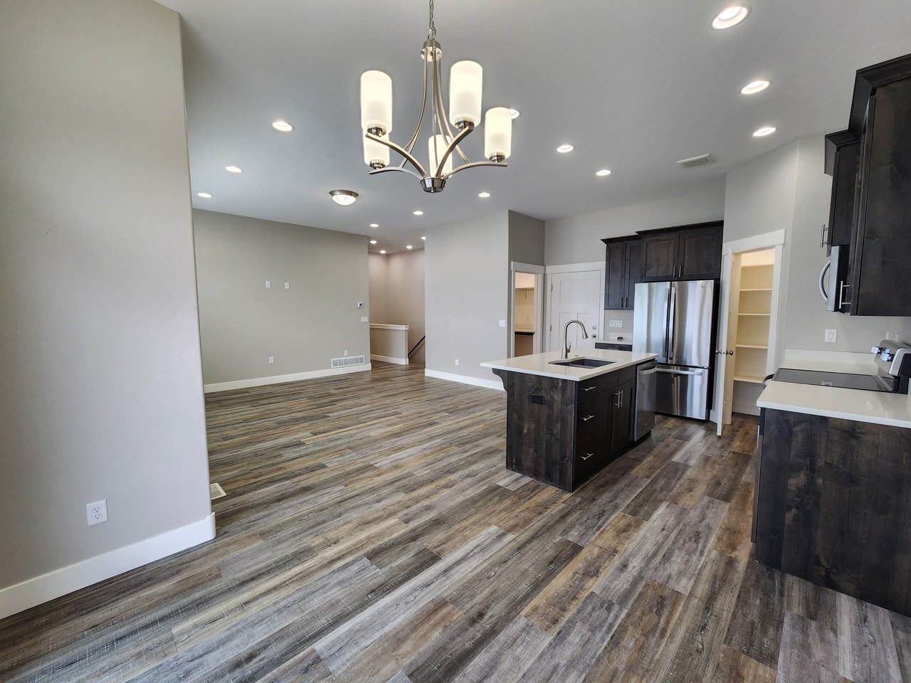 579 W Waylend St - Photo 4 of 15