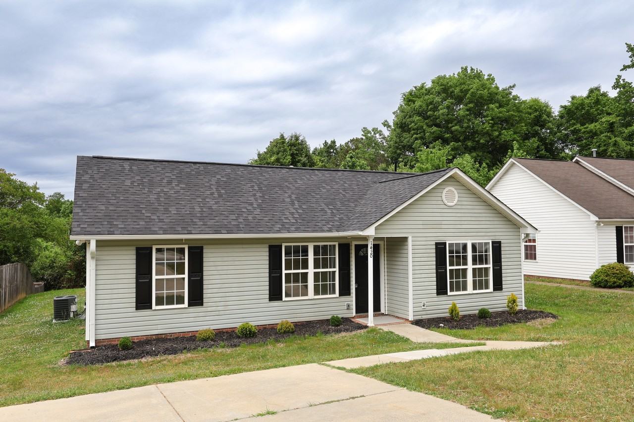 1420 Eagles Landing Dr - Photo 2 of 17