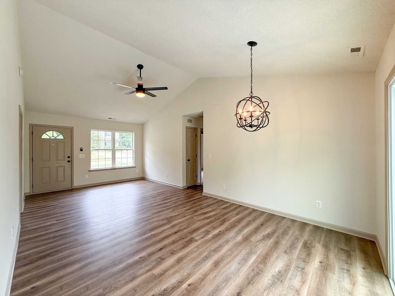 1420 Eagles Landing Dr - Photo 4 of 17