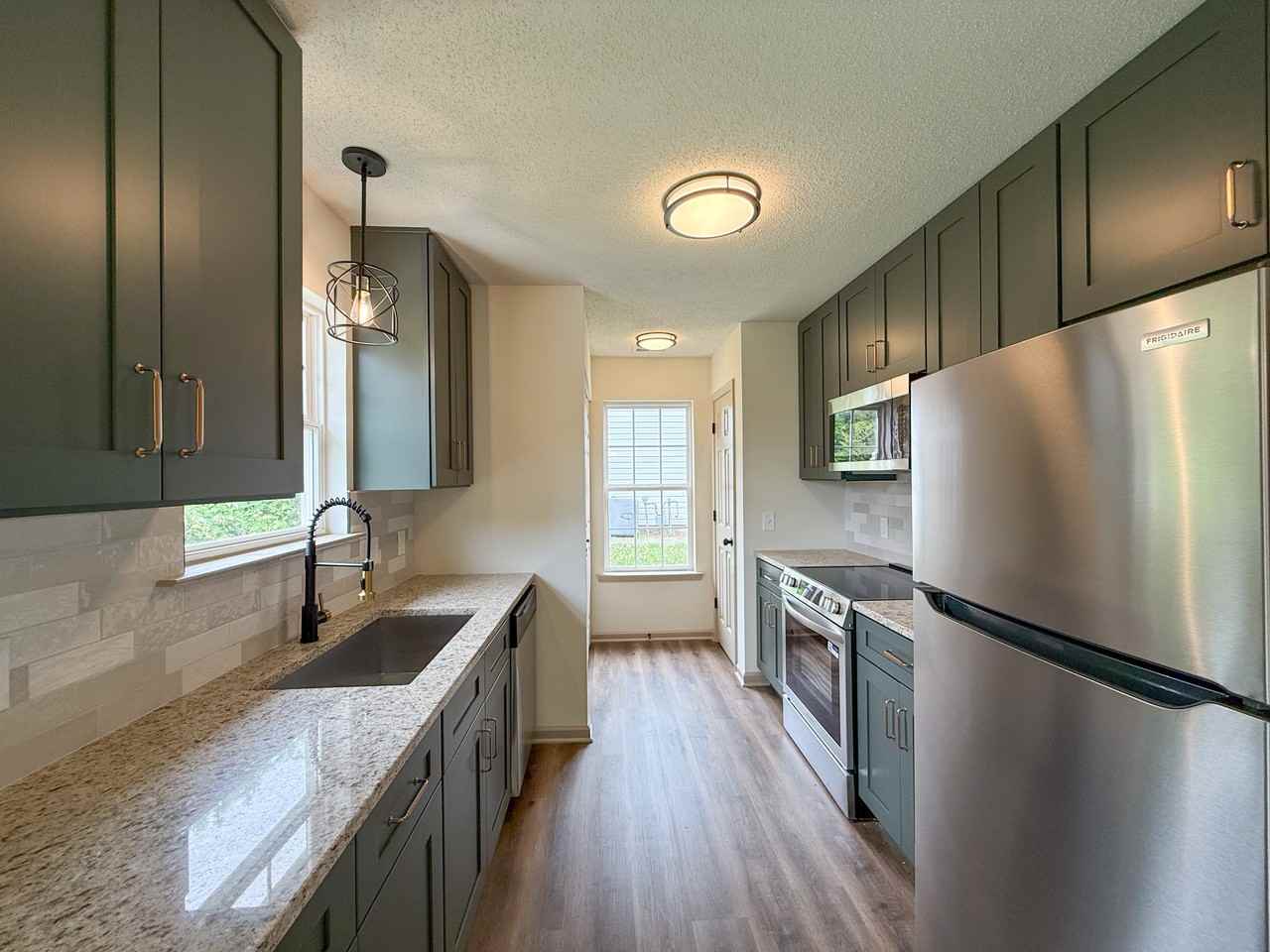 1420 Eagles Landing Dr - Photo 5 of 17