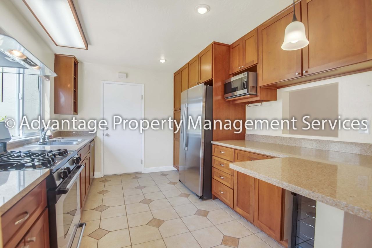 1574 Calle Enrique - Photo 4 of 16