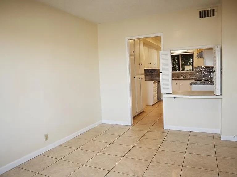 760 W Huntington Dr #11 - Photo 3 of 15