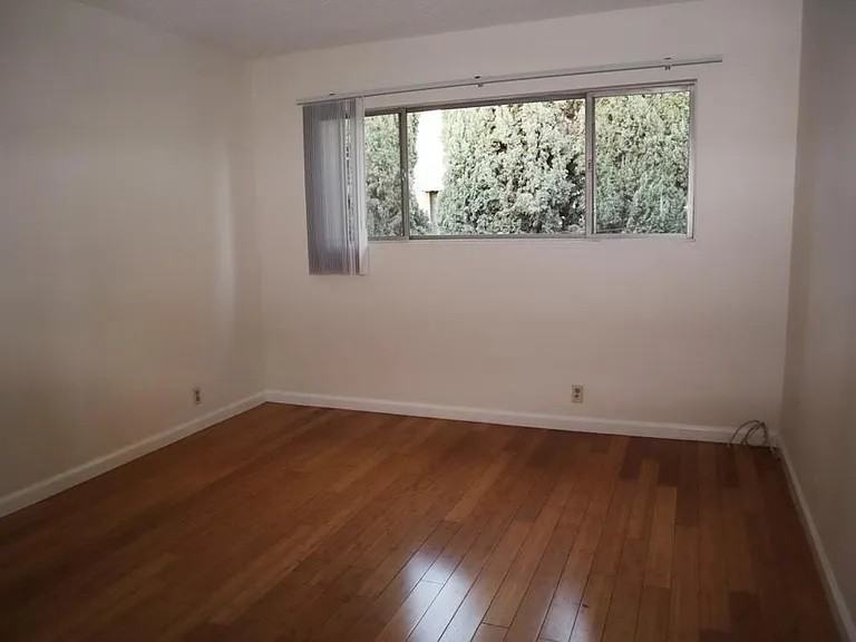760 W Huntington Dr #11 - Photo 5 of 15