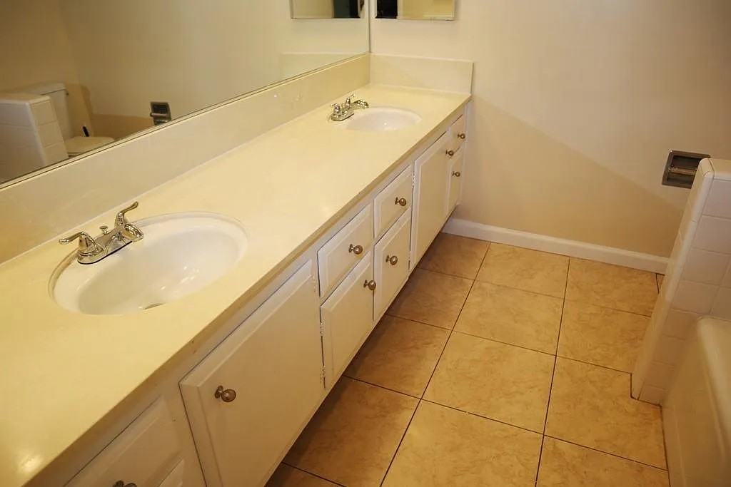 760 W Huntington Dr #11 - Photo 7 of 15