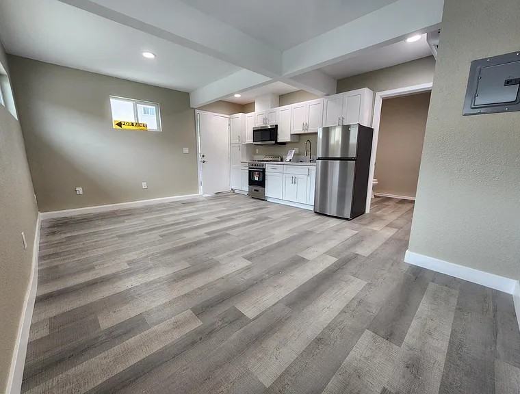 984 El Camino Dr #E - Photo 2 of 7
