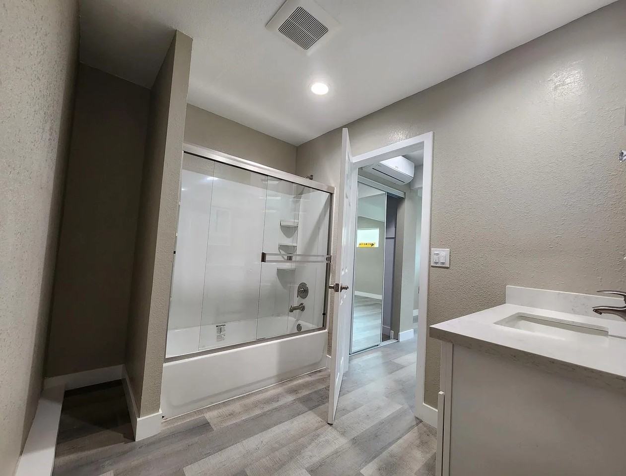 984 El Camino Dr #E - Photo 4 of 7