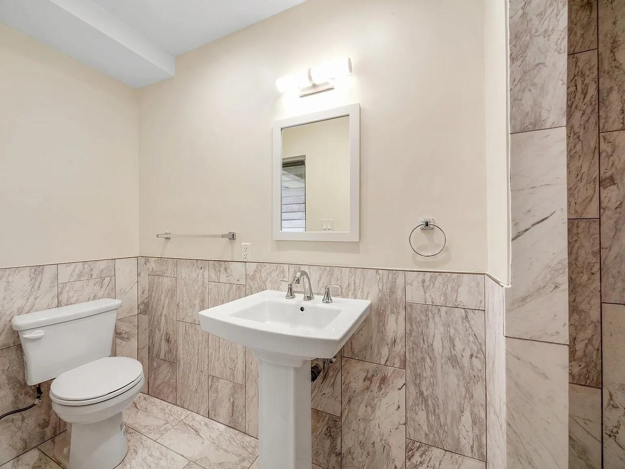 1023 N Hayworth Ave #2 - Photo 6 of 15
