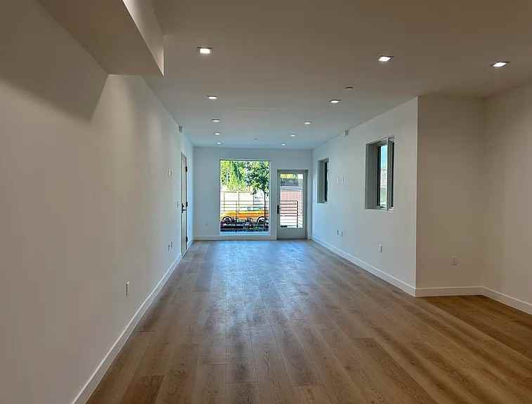 9842 Vidor Dr #102 - Photo 6 of 19