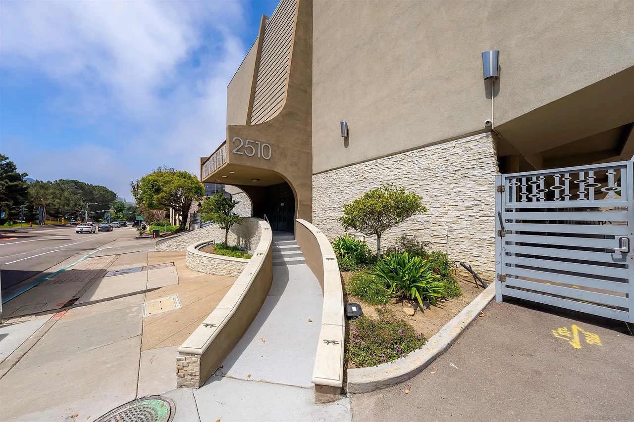 2510 Torrey Pines Rd #212 - Photo 6 of 30