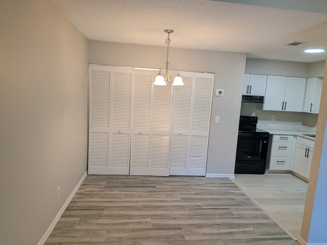 1024 Howell Ave - Photo 3 of 10