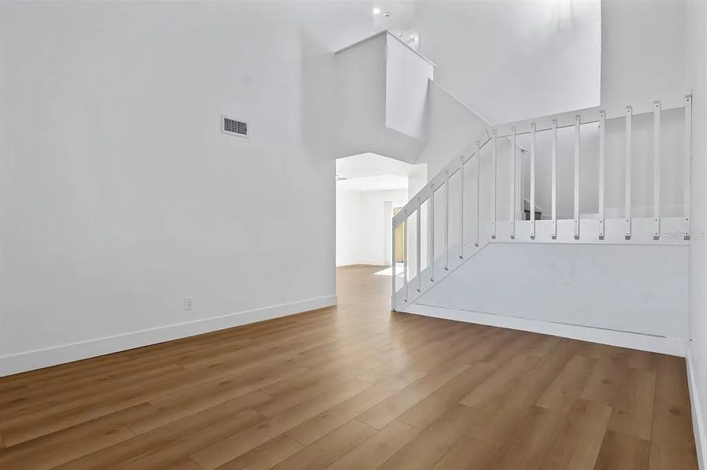1101 Country Club Blvd - Photo 4 of 19