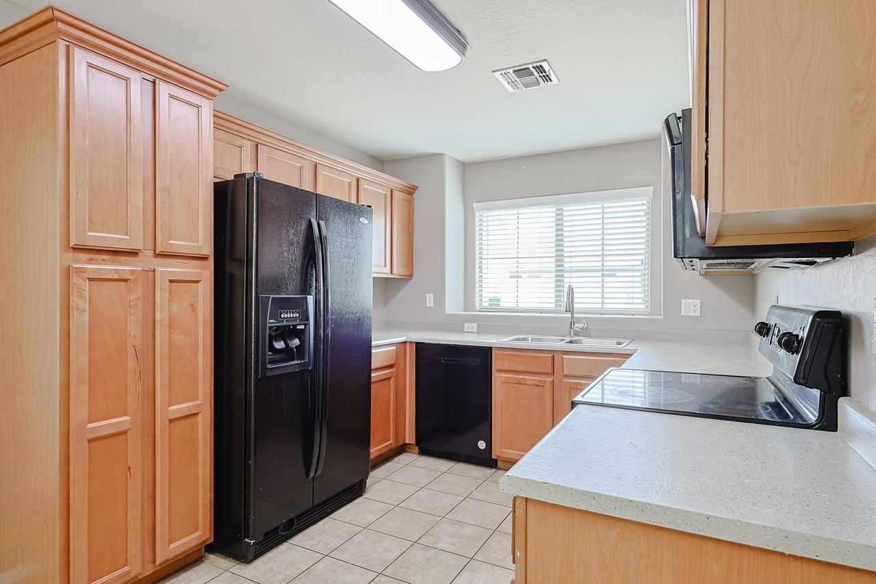 6814 S 36th Ln - Photo 7 of 29