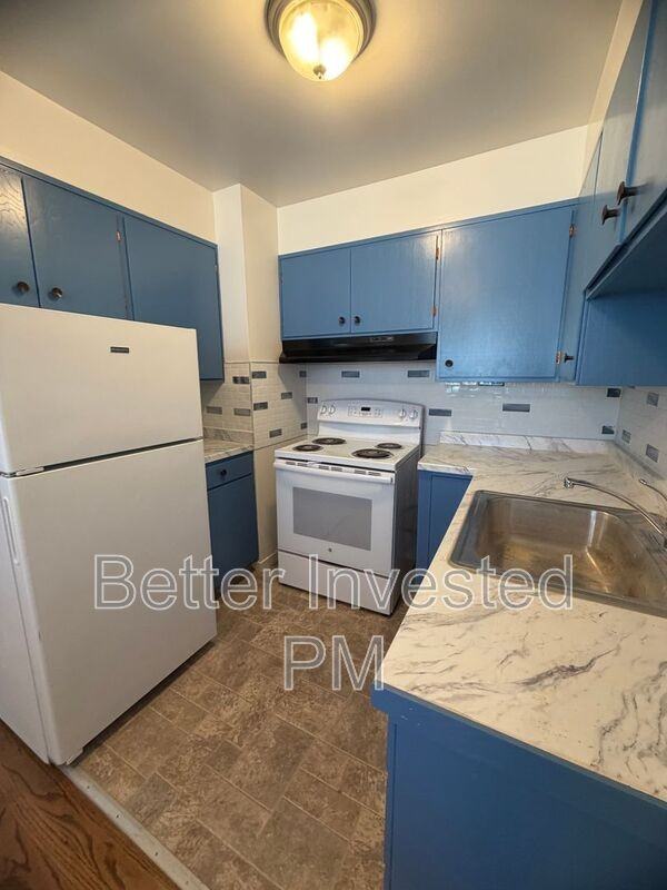 2400 39th Ave #9 - Photo 3 of 14