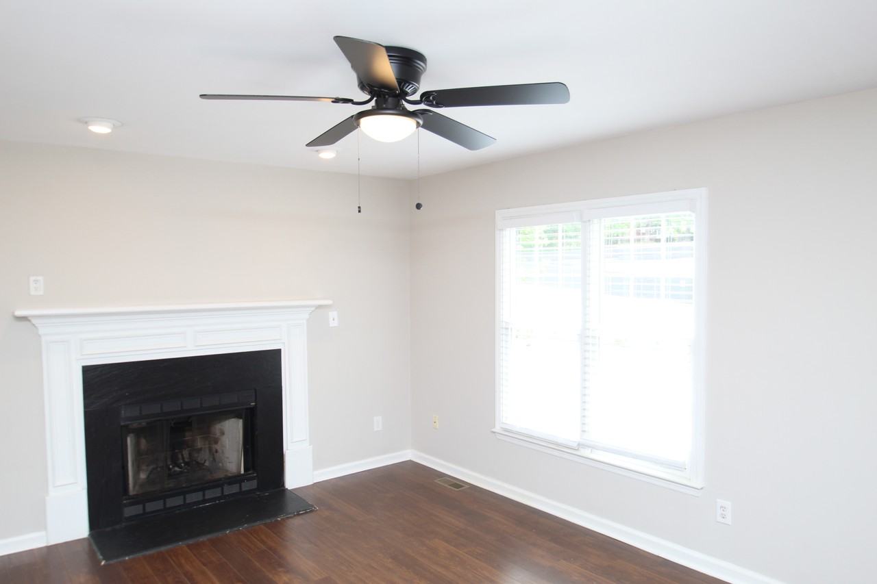 804 Curtiss Dr - Photo 3 of 36