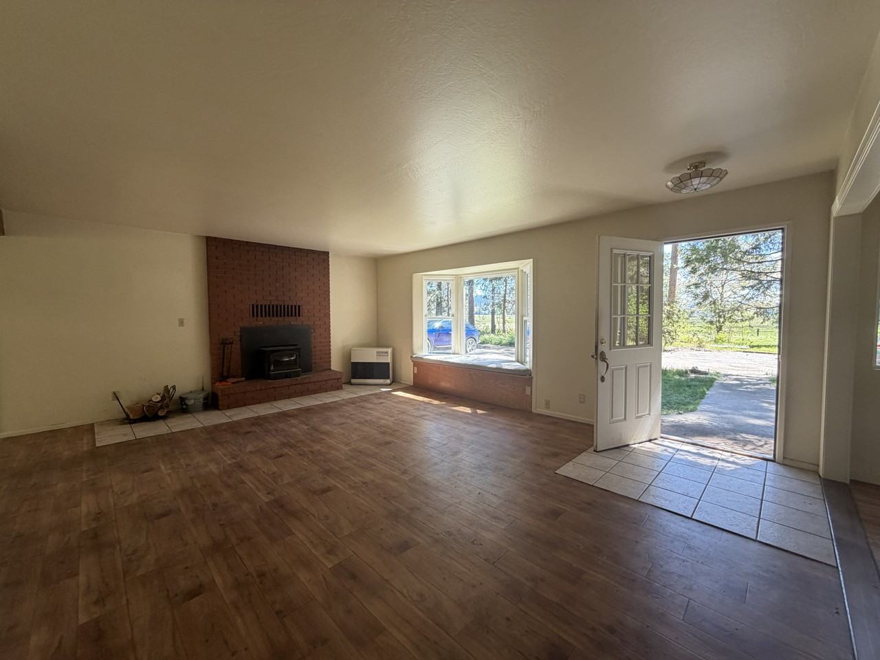 1917 Wyehka Way - Photo 3 of 17