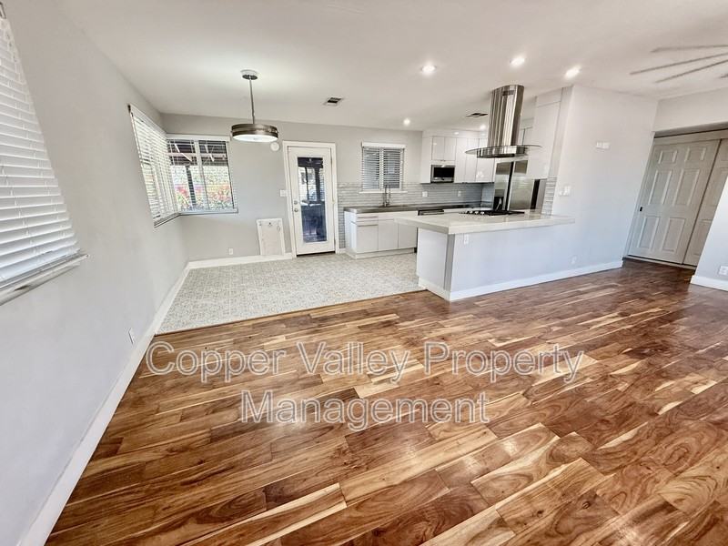 501 W Glenrosa Ave - Photo 3 of 20