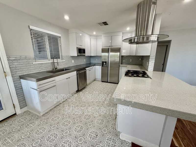 501 W Glenrosa Ave - Photo 4 of 20