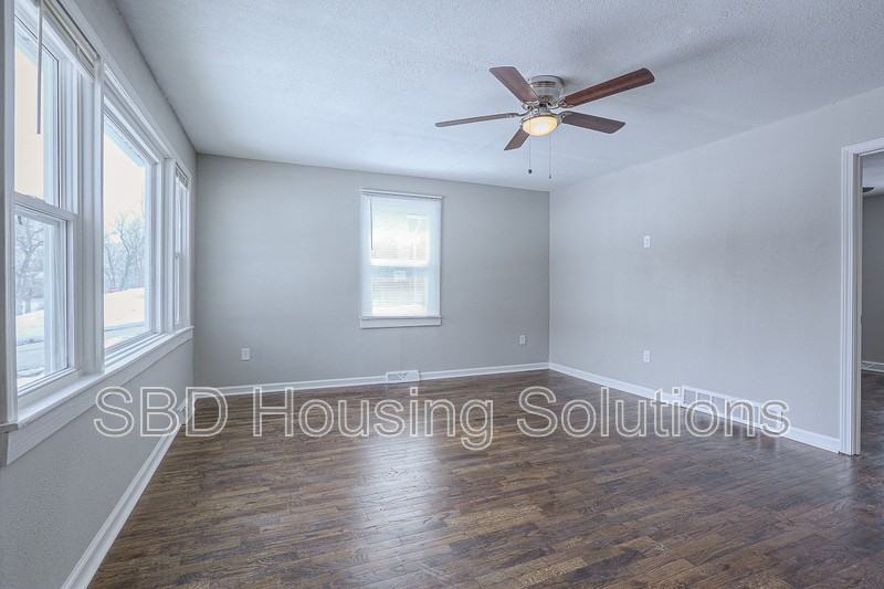 312 N Ash Ave - Photo 2 of 8