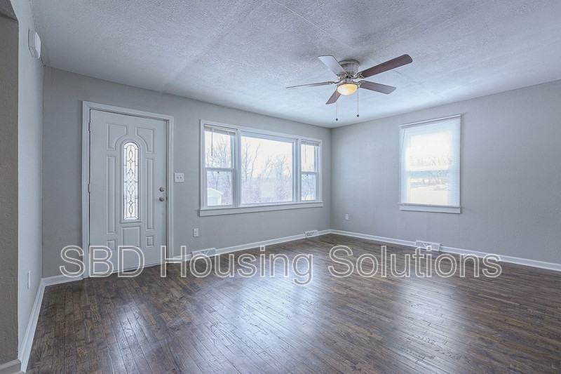 312 N Ash Ave - Photo 3 of 8