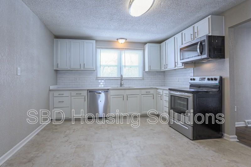 312 N Ash Ave - Photo 4 of 8