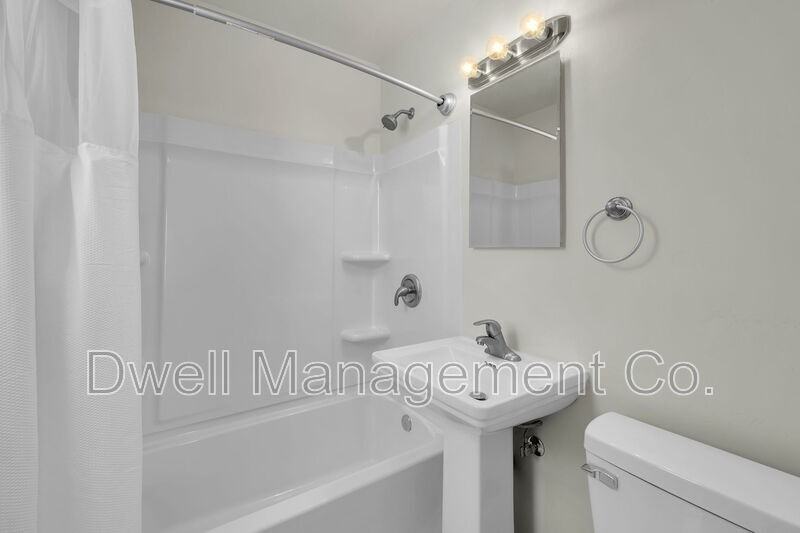 2174 Bacon St - Photo 3 of 10