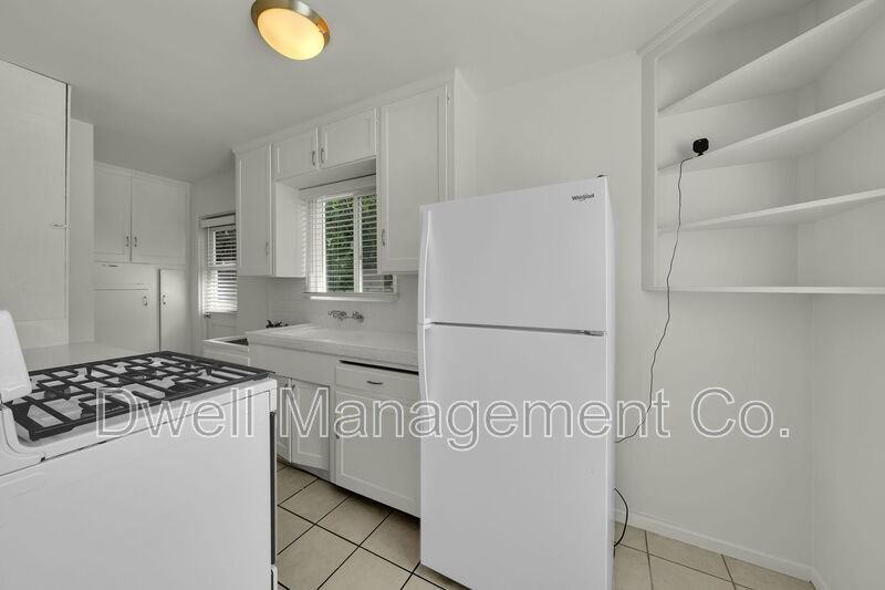 2174 Bacon St - Photo 5 of 10