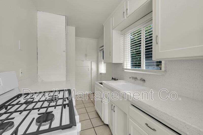 2174 Bacon St - Photo 6 of 10