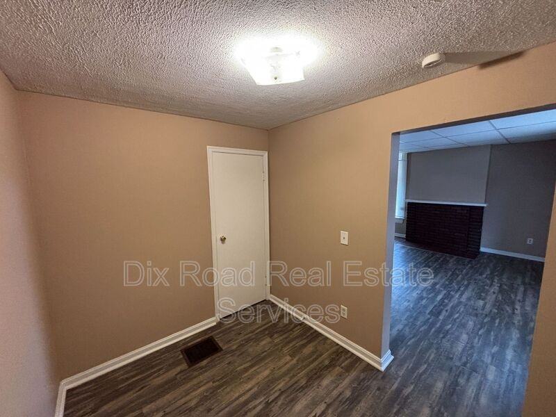 108 N 10th St #1 - Photo 4 of 14