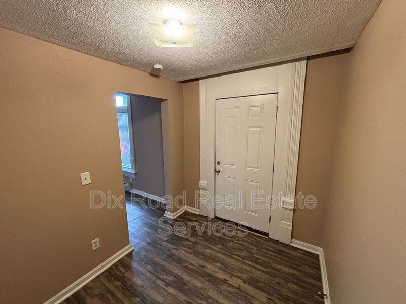 108 N 10th St #1 - Photo 5 of 14