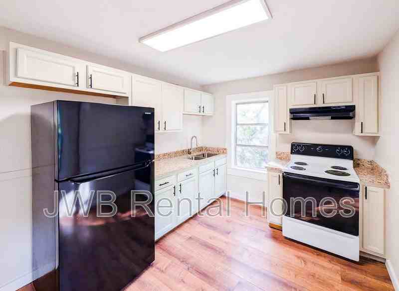 1810 W 24th St - Photo 2 of 18