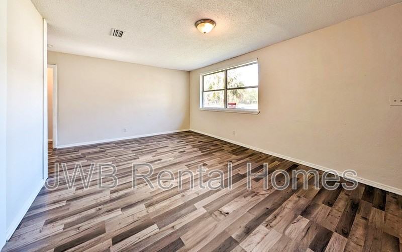 1288 W 28th St - Photo 4 of 12