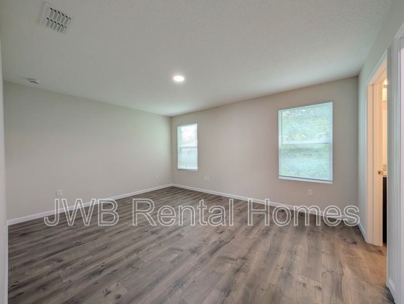 1021 Erie Ave - Photo 6 of 17