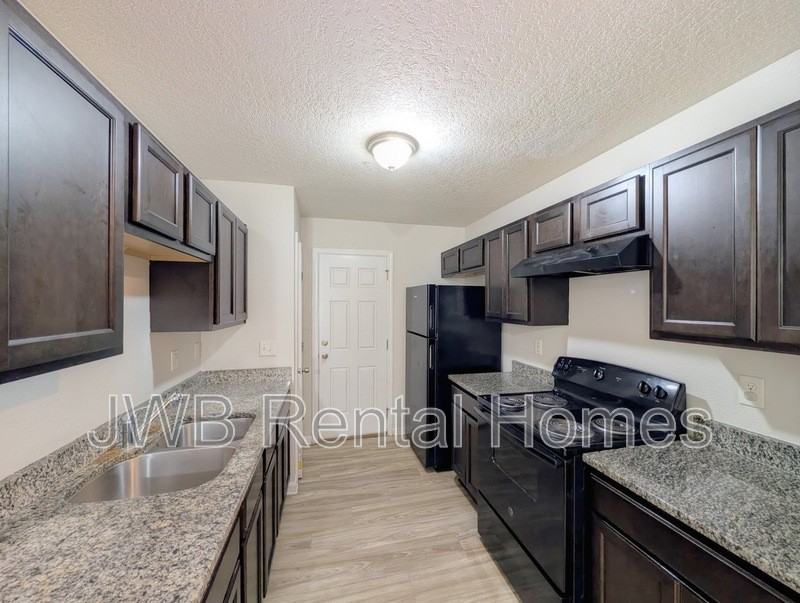 3352 Dillon St - Photo 2 of 19