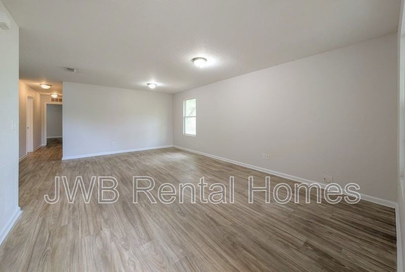 3352 Dillon St - Photo 4 of 19