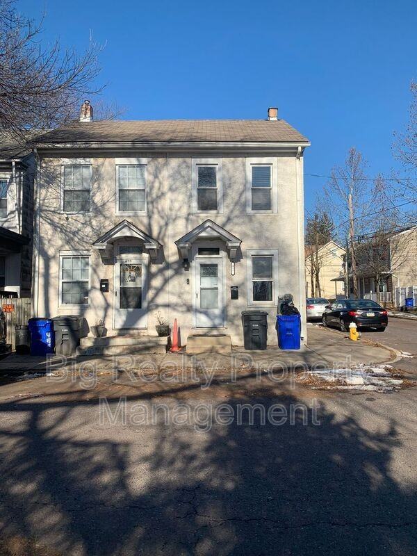 457 Walnut St