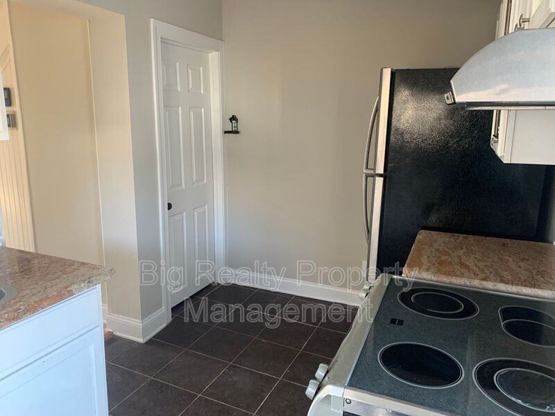 457 Walnut St - Photo 4 of 20